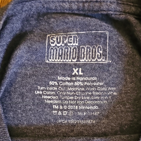 Super Mario Bros Graphic T-Shirt - Picture 2 of 4